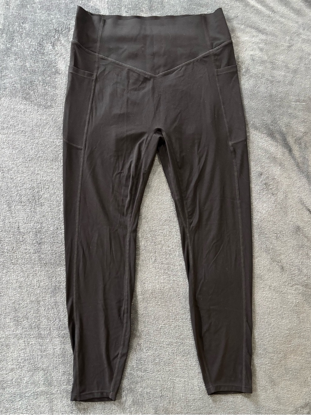 HALARA Black Leggings Size Large Scrunch Butt High Waisted Stretch Ankle Cropped
